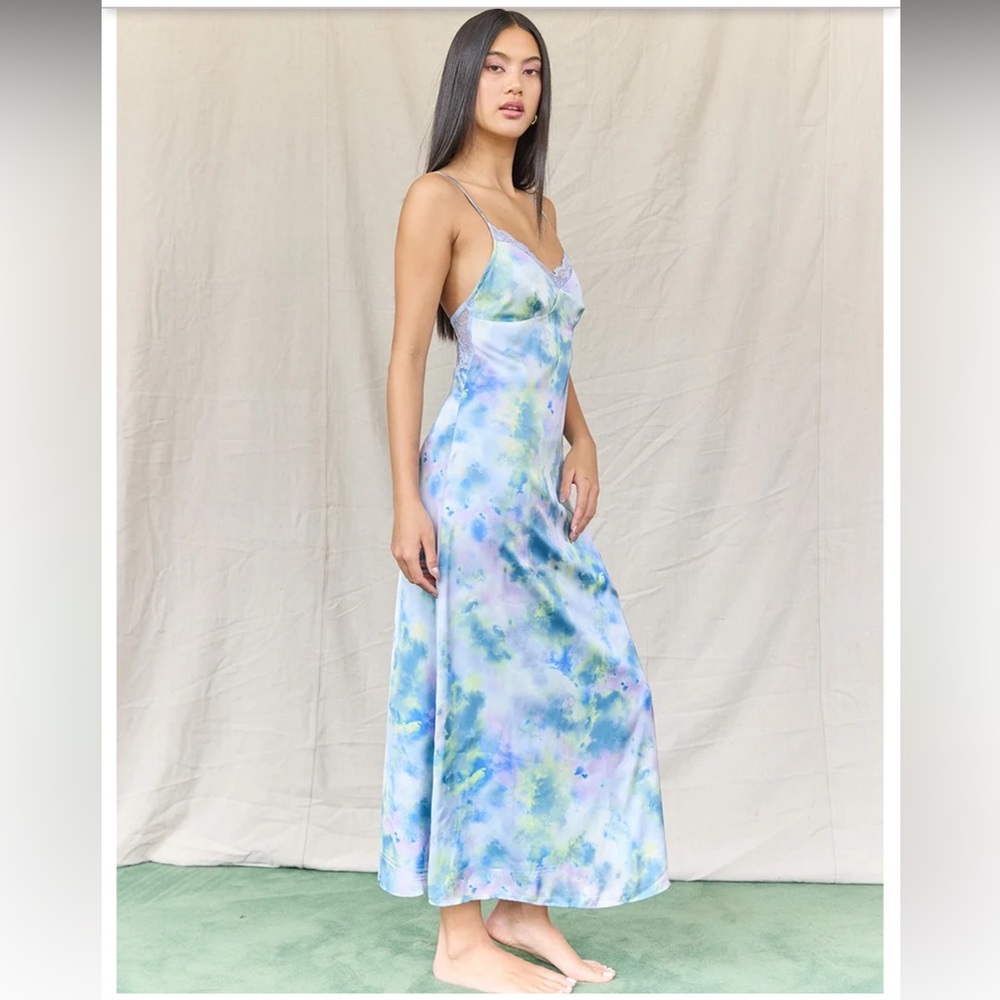West of Melrose Printed Satin Lace trim maxi dress. NWT. BLUE - Picture 2 of 4